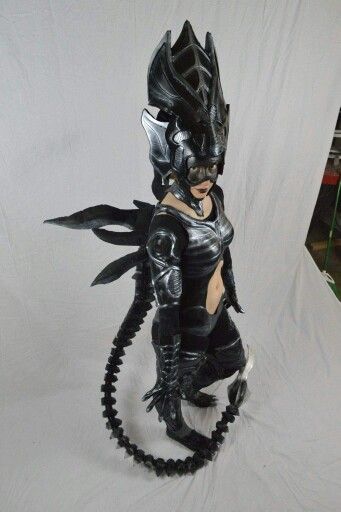 Xenomorph Queen designed costume Xenomorph Costume, Xenomorph Queen, Alien Cosplay, Alien Queen, Queen Costume, Alien Vs Predator, Halloween Pictures, Classic Horror, Monster Girl