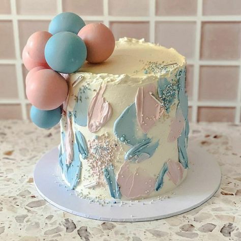 Gender Reveal Cake With Sprinkles, Gender Neutral Birthday Cake, Neutral Gender Reveal Cake, Gender Reveal Cake Ideas Simple, Simple Gender Reveal Cake, Pink Blue Cake, Pink And Blue Cake, Baby Shower Gender Reveal Cake, Simple Baby Shower Cake