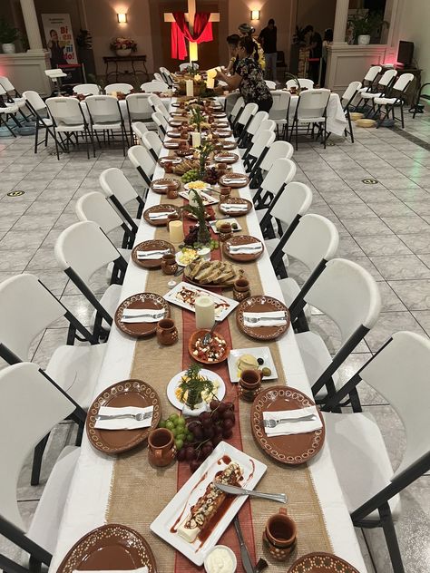 Agape Feast Ideas, Agape Feast Table Decorations, Christian Dinner Party, Breakfast Table Decor, Christian Table, Homeless Help, Community Dinner, Church Christmas Party, Easter Church Decorations