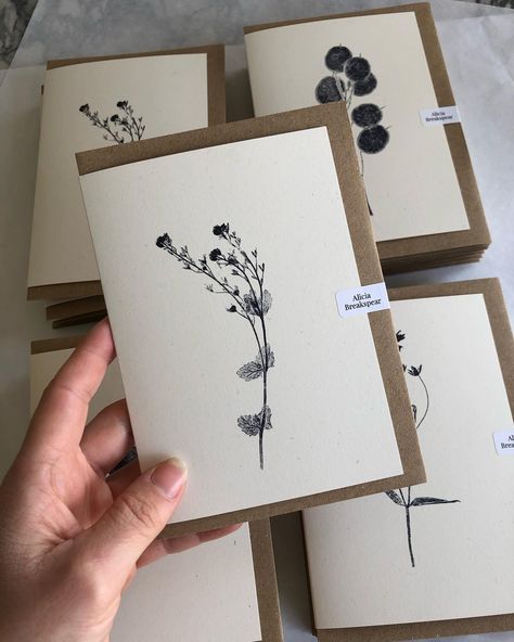 Botanical Greeting Cards on the packing table this week - I’ve had a flurry of wholesale orders which is so lovely. If you’re interested in seeing my wholesale catalogue please send me a message & I’ll forward it on to you. I also have 6 new card designs coming very soon! So watch out for those to. Grateful to those shops who choose to stock my cards🤍 And If you’re not a shop owner don’t worry - you can still buy my cards in packs of 4 on my website. Link in bio. Happy weekend all 🌞 #g... Greeting Cards Business, Handmade Floral Cards, Drawing Branches, Gift Card Packaging, Postcards Inspiration, Bio Happy, Brush Pen Lettering, Wood Burn Designs, Pressed Botanicals