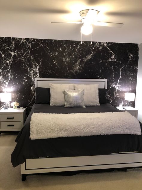 Marble Wall Design Luxury Bedroom, Black Marble Wallpaper Bedroom, Black Marble Bedroom Ideas, Black Wallpaper Room Ideas, Black Marble Wallpaper Aesthetic, Marble Bedroom Design, Bedroom Ideas Marble, Bedroom Ideas With Wallpaper, Black Marble Bedroom