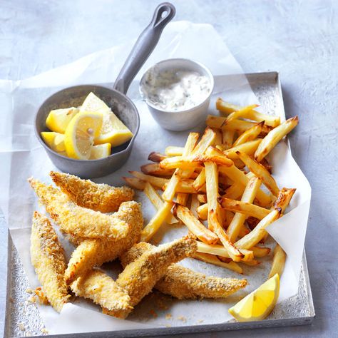 Fish fingers and chips Fish Fingers And Chips, Healthy Board, Frozen Fish, Fish Fingers, Ww Recipe, Best Time To Eat, Fish Finger, Fruity Desserts, Smart Points