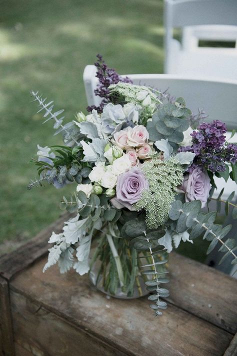 Wedding Floral Arrangements Centerpieces Color Schemes, Lavendar Wedding Dresses, Mom Flowers, Venue Design, Rustic Wedding Ceremony, Tropical Wedding Flowers, Tafel Decor, Lilac Wedding, Purple Wedding Flowers