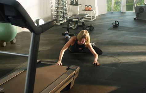 Watch Taylor Swift Epically Wipe Out on a Treadmill Taylor Swift Treadmill, Apple Commercial, Drakes Songs, The 1989 World Tour, 1989 Tour, Fall Flats, American Universities, Wipe Out, Red Taylor