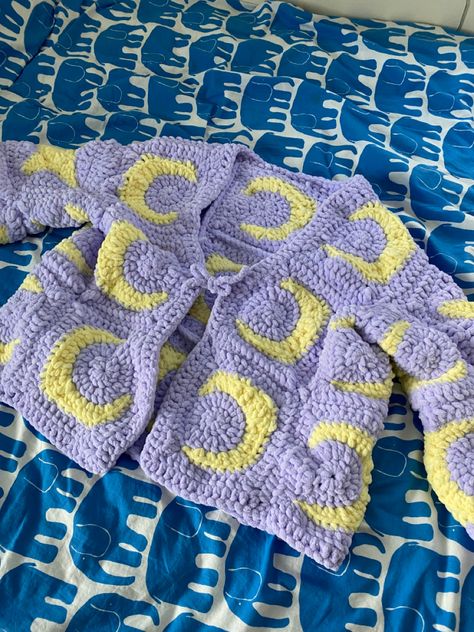 purple and yellow moon grannysquare cardigan Star Granny Square Cardigan, Moon Granny Square, Granny Square Cardigan, Square Cardigan, Purple Moon, Cardigan Crochet, Crochet Inspo, Square Crochet, Chunky Cardigan