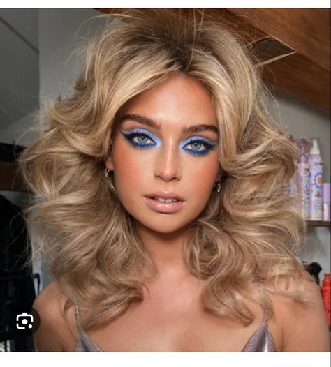 Studio 54 Hair, Disco Hair And Makeup, 70s Disco Hair, 70s Disco Makeup, 70s Hair And Makeup, Disco Hairstyles, Moda Disco, 70’s Hair, Look Disco