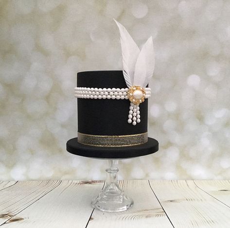 Black & Ivory ‘Gatsby’ style birthday cake with rice paper feathers Gatsby Cake Birthday, Great Gatsby Cake Ideas, Cake With Rice Paper, Gatsby Cakes, 1920s Cake, Great Gatsby Cake, Gatsby Cake, Mum Cake, Spiderman Images