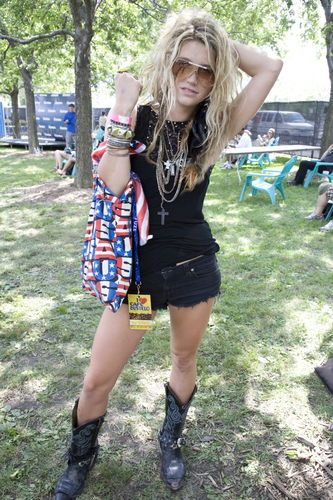 Kesha Tattoo, Kesha Halloween Costume, Kesha Costume, Kesha Outfits, Kesha Concert, Tattoo Lyrics, Hand Tattoo Ideas, Outfits Concert, Holloween Costume