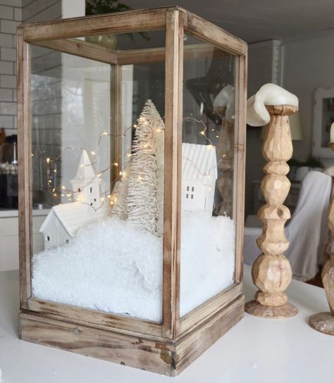 display box with tiny lights and fake snow Cozy Diy, Diy Natal, Christmas Cozy, Cozy Minimalist, Diy Christmas Village, White Christmas Decor, Minimalist Christmas, Christmas Villages, Easy Christmas Diy