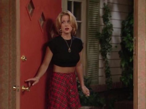 Kelly Bundy Outfits, Kelly Bundy, 1990s Style, Christina Applegate, Married With Children, Facts For Kids, Tv Station, 1990s Fashion, Kids Shorts