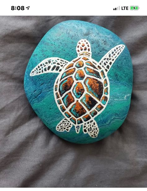 Painted Turtles On Rocks, Sea Turtle Painted On Rock, Stone Painting Turtle, Rock Painting Ideas Turtles, Turtle Stone Painting, Sea Creature Painted Rocks, Turtle Rocks Painted Stones, Rock Painting Turtles, Sea Turtle Painted Rocks