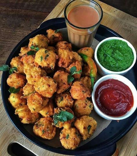 Food Images Indian, Fast Food Images, Potato Pakora, Restaurant Memes, Indian Fast Food, Simple Family Meals, Vegetarian Fast Food, Tastemade Recipes, Vegetarian Snacks Recipes