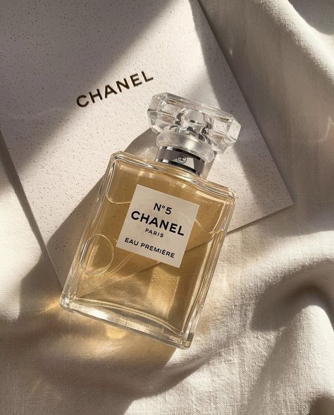 Chanel No5 Aesthetic, Channel 5 Perfume, Chanel Perfume No. 5, Coco Chanel No. 5, Aesthetic Perfume Pictures, Channel No 5 Perfume, Chanel No 5 Aesthetic, Channel No5, Chanel Perfume Aesthetic