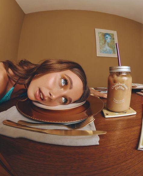 Chamberlain Coffee, Coffee Shot, National Coffee Day, Coffee Day, Holiday Campaign, Photographie Portrait Inspiration, Emma Chamberlain, Eye Photography, Coffee Photography