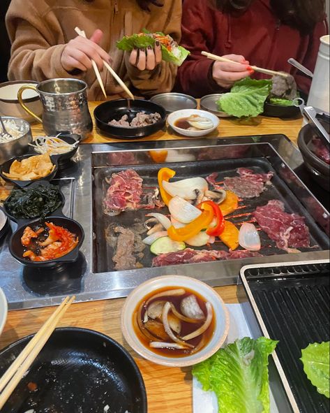 #korean #barbecue #food #grilled Chinese Hot Pot, Barbecue Food, Korean Barbecue, Barbecue Restaurant, Hot Pot, Korean Food, Grilling Recipes, Palak Paneer, Cheese Board