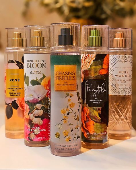 Happy Monday loves! Here are some of my favorite @bathandbodyworks florals. Do you spot any you like? 🌸🌸🌸 ✨️Chasing Fireflies- Golden Pear, Jasmine Blooms, Illuminated Woods ✨️Fairytale - Pomegranate Nectar, Fresh Orange Blossom, Vanilla Bean, Warm Amber ✨️Brightest Bloom- Lily of the Valley, Jasmine Samba, Golden Carnations, Fresh Cedarwood ✨️Rose- Airy Rose Water, Jasmine Petals, Creamy Musk ✨️Pure wonder- Iced Rosé, Star Jasmine, Warm White Amber Thank you for being here, please li... Layering Combos, Bvlgari Perfume, Pure Wonder, Pampering Routine, Hygiene Tips, Chasing Fireflies, Star Jasmine, Fragrance Lotion, Smell Goods