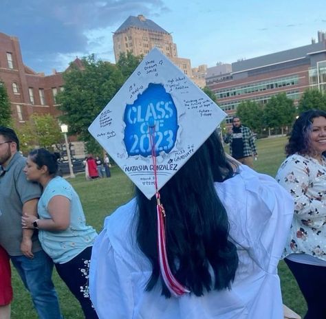 Attack On Titan Graduation Cap, Enhypen Graduation Cap, Stray Kids Graduation Cap, Kpop Grad Cap, Bts Graduation Cap Ideas, Kpop Graduation Caps, Quotes High School, Elementary School Graduation, Graduation Cap Decoration Diy