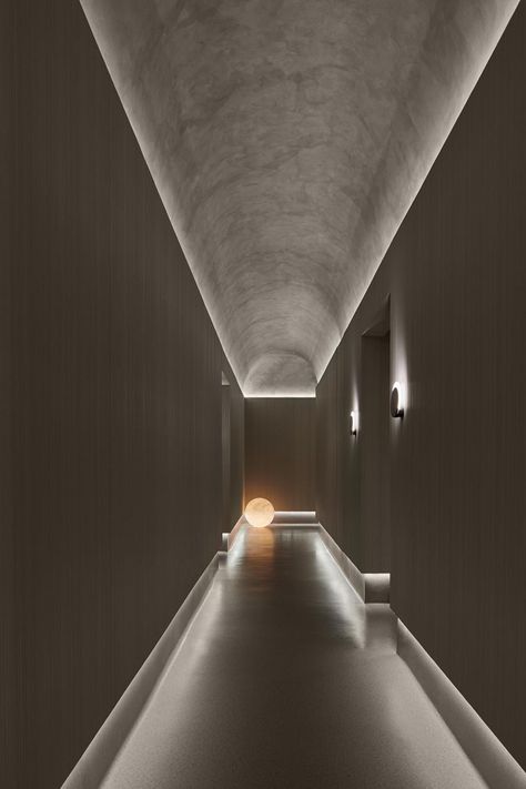 Indirect Lighting Is An Excellent Way To Create A Calm Atmosphere Hotel Corridor, Hidden Lighting, Corridor Design, Architectural Lighting Design, Corridor Lighting, Cove Lighting, Lighting Concepts, Indirect Lighting, Spa Design