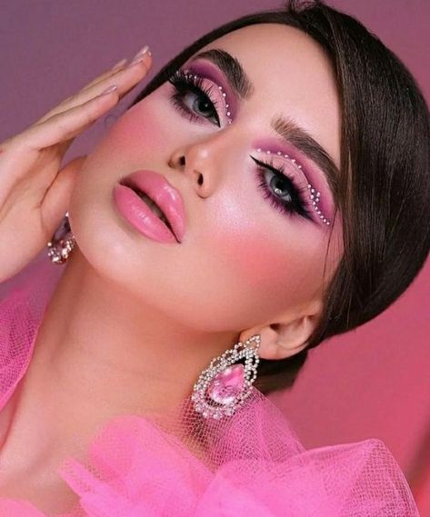 Barbie Themed Makeup, Barbie Eye Makeup, Makeup Looks Full Glam, Pink Barbie Makeup, Makeup Crafts, Pink Eyeshadow Look, Good Makeup, Pink Look, Arabic Makeup