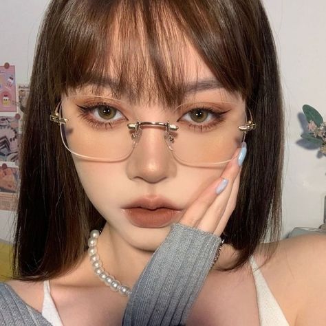 Glasses Eye Makeup, Soft Grunge Makeup, Makeup Ala Korea, Makeup Asia, Makeup Ulzzang, E Girl Makeup, Dark Makeup Looks, Asian Makeup Looks, Mekap Mata