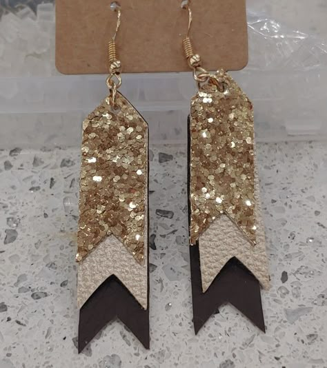 Faux Leather Earrings Template Free Printable, Western Style Faux Leather Earrings, Earrings Leather Diy, Diy Earrings With Cricut, Earrings Handmade Leather, Diy Cricut Earrings, Faux Earring Ideas, How To Make Earrings With Cricut, Cricut Earring Ideas