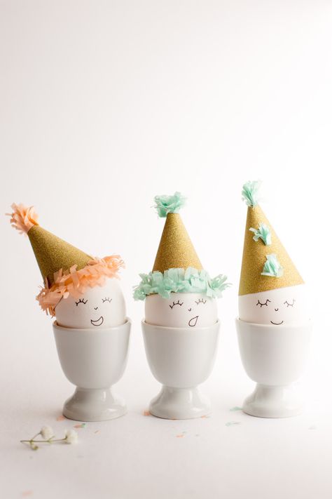 DIY Easter Eggs in Party Hats - Flax & Twine Blessed Easter, Diy Easter Eggs, Egg Party, Easter Images, Easter Egg Crafts, Easter Inspiration, Easter Eggs Diy, Easter Time, Easter Craft