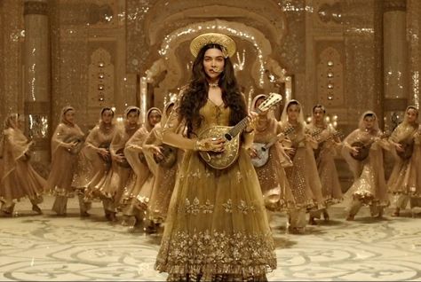 Deewani Mastani Dress, Namekian Oc, Deepika Mastani, Mastani Deepika Padukone, Mastani Dress, Deepika Padukone Dresses, Persian Dress, Nikkah Outfit, Bajirao Mastani