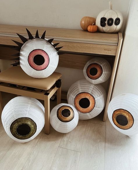 DIY Halloween Lantern Eyeballs Halloween Eye Decor, Diy Halloween Display, Halloween Decorations At Work, Halloween Decor Cheap Diy, Tin Can Halloween Decorations, Thrift Store Halloween Crafts, Halloween Kissing Booth, Halloween Workshop Ideas, Eyeball Costume Diy