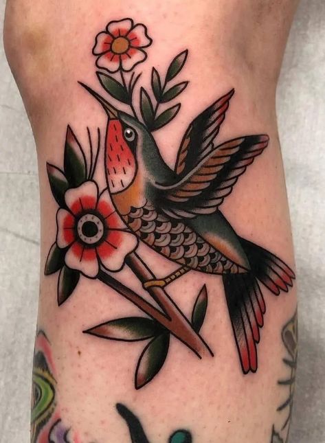 Small Hummingbird Tattoo, Tattoo Old School, Traditional Tattoo Sleeve, Tattoo Rose, Tatuaje A Color, Hummingbird Tattoo, Classic Tattoo, Feather Tattoos, Sleeve Tattoos For Women