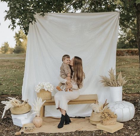 Mother's Day Diy Gifts, Fall Mini Shoot, Mommy And Me Poses, Photography Studio Decor, Mommy And Me Photo Shoot, Mini Photo Sessions, Mother's Day Gift Card, Home Studio Photography, Photoshoot Backdrops