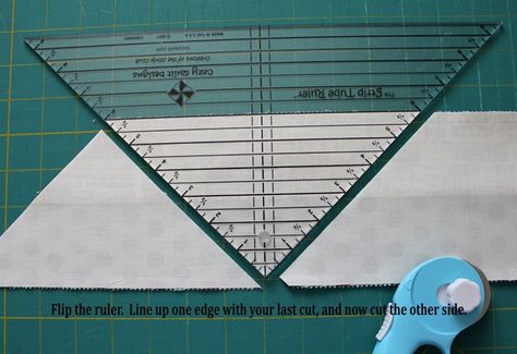 Tube Quilting, Quilting Rooms, Quilt Triangles, Strip Quilting, Quilt Rulers, Missouri Star Quilt Tutorials, Half Square Triangle Quilts Pattern, Easy Quilting, Triangle Quilt Pattern