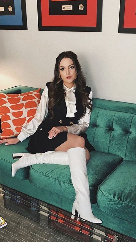 Liz Gilles, Dynasty Outfits, Fallon Carrington, Dynasty Clothing, Queen Liz, Liz Gillies, Elizabeth Gillies, Tv Show Outfits, Sirius Black