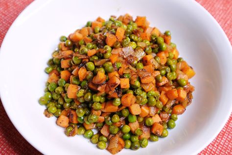 The Most Delicious Peas and Carrots (from Frozen) Peas And Carrots Recipe, Frozen Peas And Carrots, Baked Chicken Drumsticks, Peas And Carrots, Carrots Recipe, Oven Roasted Chicken, Easy Side Dish, Oven Baked Chicken, Diced Onions