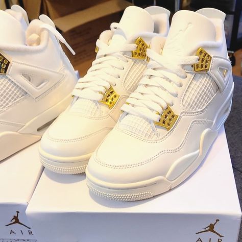 Brand New - Gold And White Women Size 8 Womens Shoes Jordans, White And Gold Jordan 4, White Jordans 4s, Jordans For Women, Cute Shoes Women, Jordan For Women, Air Jordan 4 Royalty, White And Gold Sneakers, White And Gold Shoes