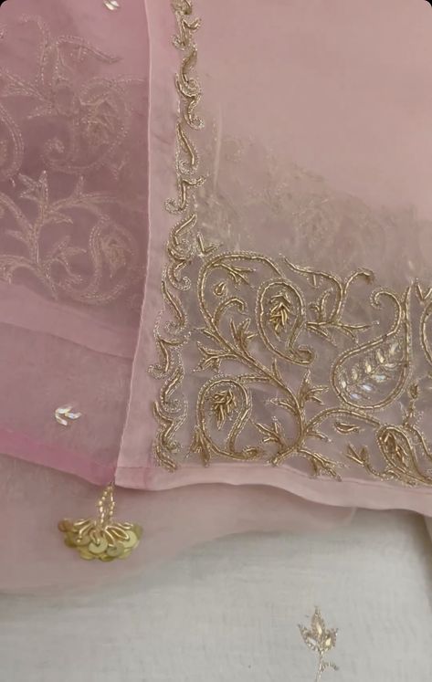 Day Wedding Outfit, Duppattas Designs Ideas, Dupatta Designs, Tassels Tutorials, Embroidery Boutique, Lehenga Designs Simple, Fashion Terms, Fashion Sewing Tutorials