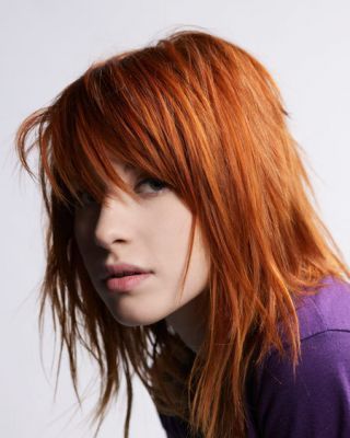 Hayley Williams. Burnt Orange Hair Color, Orange Brown Hair, Burnt Orange Hair, Orange Hair Dye, Woman With Red Hair, Hair Color Orange, Paramore Hayley Williams, Hair Advice, Hayley Williams