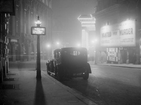 Central London, January 1936 Haunting Photos, Black And White City, London History, Fleet Street, St Pancras, Trafalgar Square, London Town, Old London, London Photos