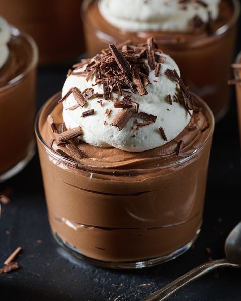 The Best Chocolate Mousse Recipe - Baker by Nature Best Chocolate Mousse Recipe, Best Chocolate Mousse, Easy Chocolate Mousse, Baker By Nature, Mousse Dessert, Chocolate Mousse Recipe, Dessert Aux Fruits, Slow Cooker Desserts, Desserts Vegan