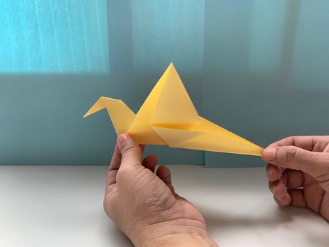 Olá pessoal! Nesse vídeo eu ensino Como Fazer um Passarinho que bate as Asas ** Material necessário: 1folhaA4 210mmX297 Kirigami, Pop Up, Origami