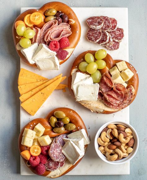 Pretzel Charcuterie Board, Pretzel Charcuterie, Pretzel Board, Small Cheese Boards, Perfect Cheese Board, Serving Sizes, Hearty Snacks, Oktoberfest Food, Charcuterie Plate