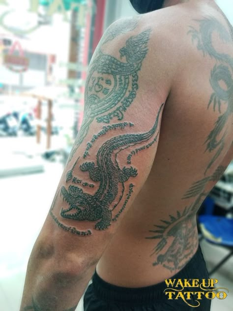 Muy Thai Tattoo, Crocodile Arm Tattoo, Thai Crocodile Tattoo, Thai Tattoos Men, Sak Yant Crocodile, Sak Yant Chest Tattoo, Thai Snake Tattoo, Thai Chest Tattoo, Thai Arm Tattoo