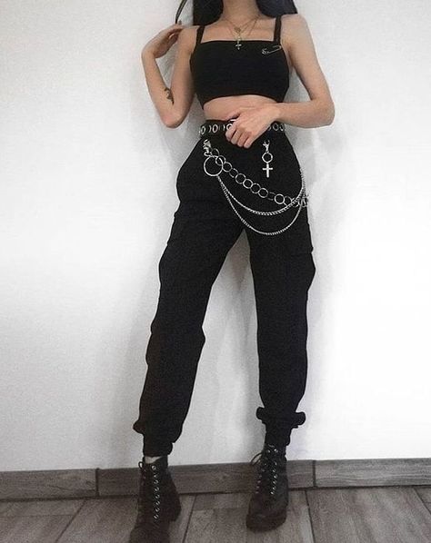 autfit de color negro Grunge Style Outfits, Celana Jogger Wanita, Converse Outfits, Egirl Fashion, Goth Outfit, Grunge Look, Tumblr Outfits, Tomboy Style Outfits, Indie Outfits