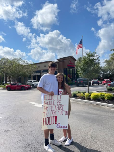 Hoco Chick Fil A, Generic Hoco Proposals, Among Us Hoco Proposals, Chick Fil A Homecoming Proposal Ideas, Chick Fil A Promposal Ideas, Chickfila Hoco Proposals, Hoco Proposals Ideas Chick Fil A, Cute Prom Proposals For Friends, Wingstop Hoco Proposal