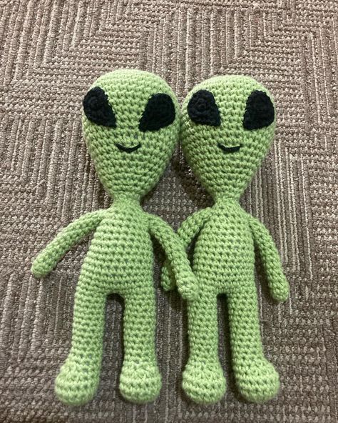 Alien Crochet Pattern, Crochet Alien, Alien Crochet, Coin Purse Crochet Pattern, Left Handed Crochet, خريطة ذهنية, Minion Crochet, Finger Knitting, Diy Crochet Projects