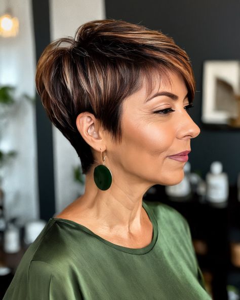 Cinnamon Caramel Pixie, pixie haircut for older women Best Bob Haircuts, Medium Layered Haircuts, Bob Haircut Curly, Icy Blonde, Round Face Haircuts, Long Layered Haircuts, Haircut For Older Women, Trending Haircuts, Layered Haircuts