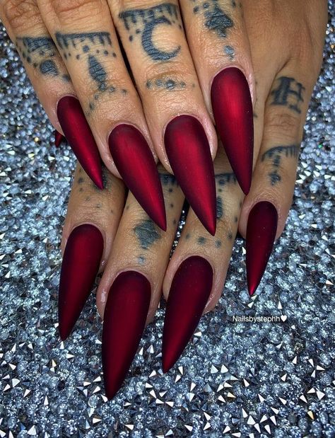 Trendy Stiletto Nails, Red Manicure Ideas, Stiletto Nails Ideas, Nail Classy, Nail Art Design 2023, Matte Stiletto Nails, Gel Nail Ideas, Red Matte Nails, Red Stiletto Nails