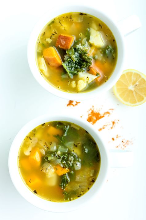 Cold Busting Soup Recipe Cold Remedy Soup, Healthy Lunch For School, Natural Remedies For Colds, Homemade Cold Remedies, Kale Chicken, Healing Soup, Soup Healthy, Soup Vegan, Potato Onion