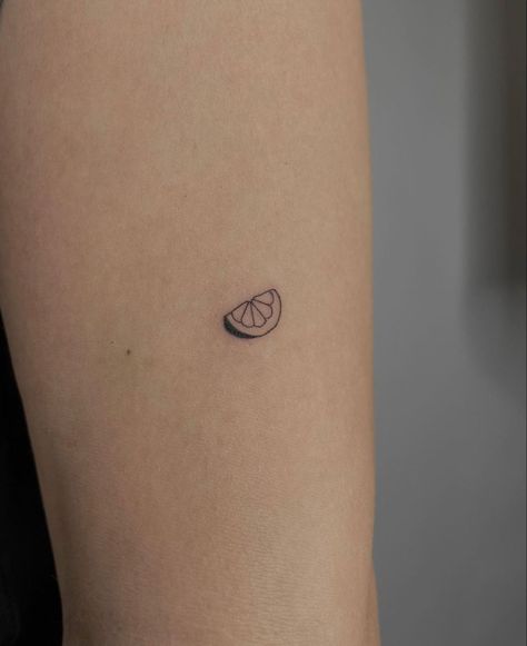 Tiny Pasta Tattoo, Lime Slice Tattoo Minimalist, Mini Line Tattoo, Simple Orange Slice Tattoo, Minimalist Orange Tattoo, Tattoo Of An Orange, Tiny Orange Tattoo, Lime Tattoo Minimalist, Orange Tattoo Fruit Minimal