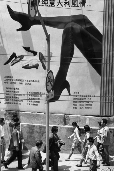 Marc Riboud, China Street, Robert Doisneau, North Vietnam, Lyon France, French Photographers, Famous Photographers, Photo B, Magnum Photos