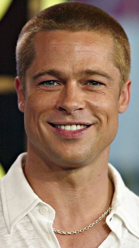 Brett Pitt, Buzz Cut Boys, Brad Pitt Haircut, Brad Pitt Hair, Very Short Hair Men, Round Face Men, Tyler Durden, Corte De Cabelo Masculino, Buzz Cut